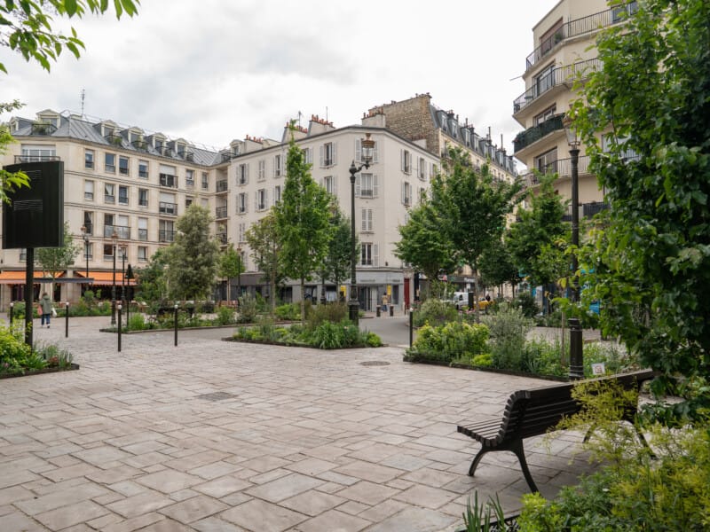 Levallois-Perret — Place Jean Zay