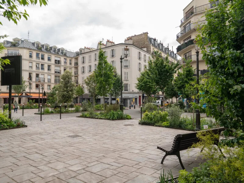 Levallois-Perret — Place Jean Zay
